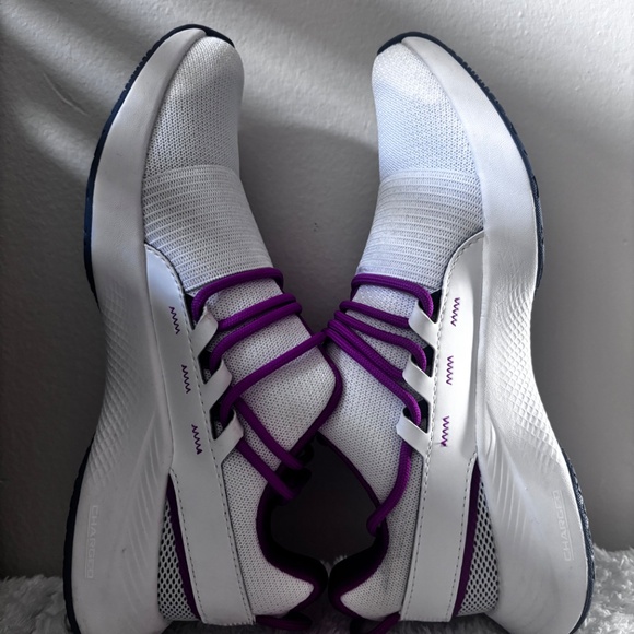 Tennis shoes - Picture 6 of 8